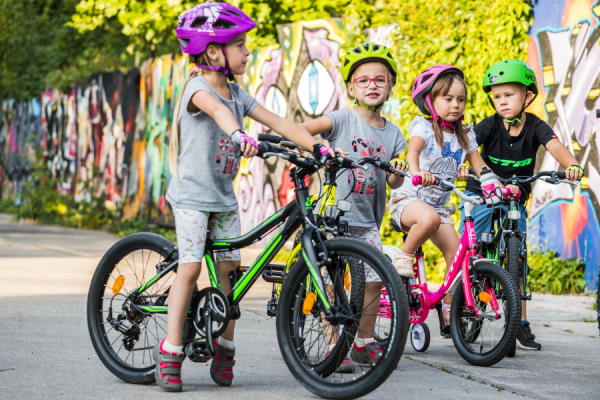 Kinder mit 16 Zoll Fahrräder