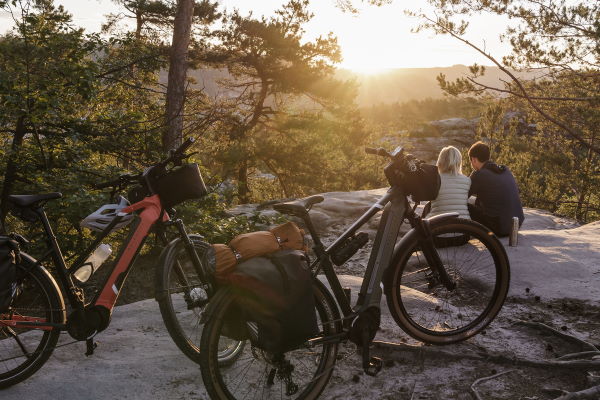 Damen E-Bikes Dame und Herr mit einem Ebike